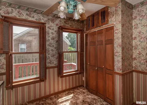 305 9th St, Silvis, IL 61282 photo 9