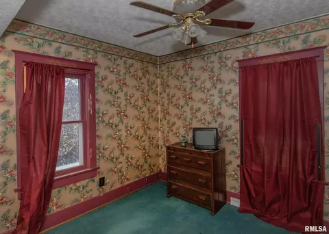 305 9th St, Silvis, IL 61282 photo 18