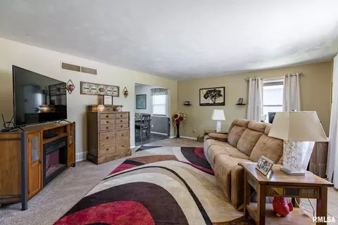 1107 6th Ave, Silvis, IL 61282 photo 5