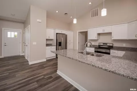 2408 13th St, Silvis, IL 61282 photo 8