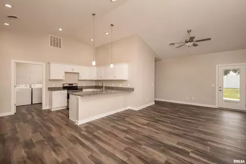 2408 13th St, Silvis, IL 61282 photo 5