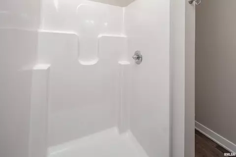 2408 13th St, Silvis, IL 61282 photo 19