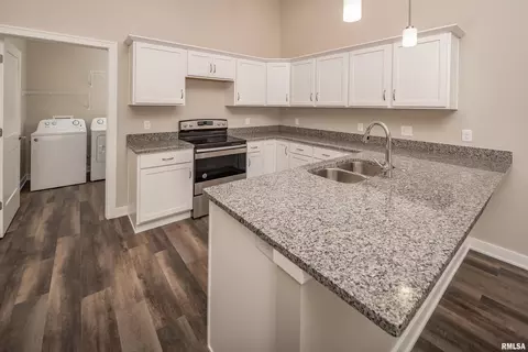 2408 13th St, Silvis, IL 61282 photo 9