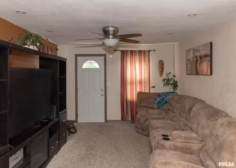 1820 3rd St, Moline, IL 61265 photo 5