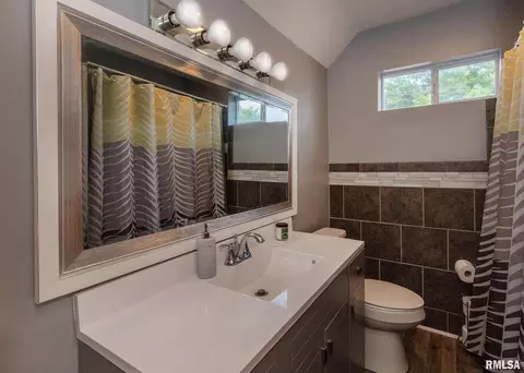 1820 3rd St, Moline, IL 61265 photo 11