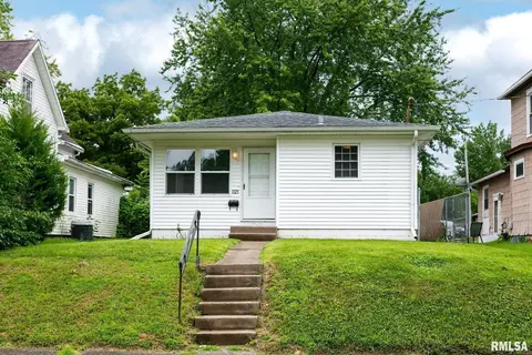 1125 26th St, Moline, IL 61265 photo 1