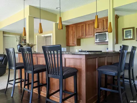2179 E Lomar St, Eldridge, IA 52748 photo 5
