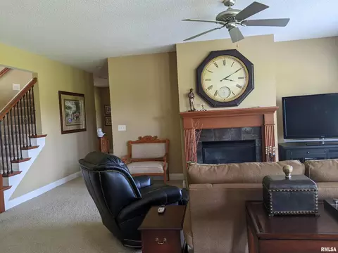 2179 E Lomar St, Eldridge, IA 52748 photo 4