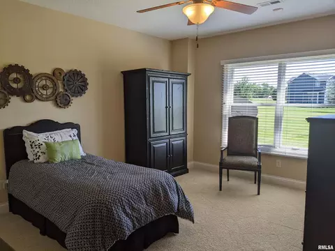 2179 E Lomar St, Eldridge, IA 52748 photo 6