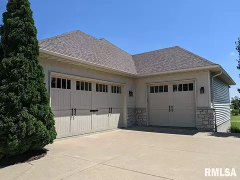 2179 E Lomar St, Eldridge, IA 52748 photo 9