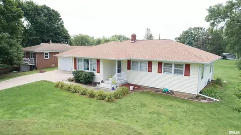 1705 Circle Dr E, Clinton, IA 52732 photo 1