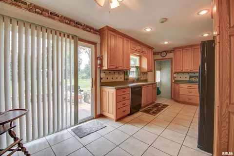 1705 Circle Dr E, Clinton, IA 52732 photo 4