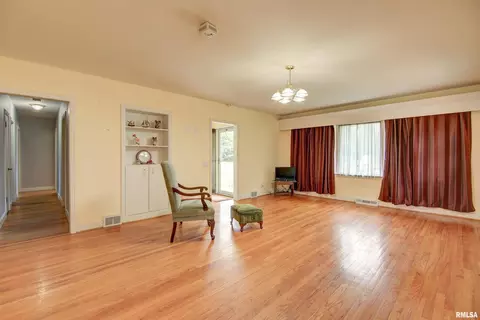 1705 Circle Dr E, Clinton, IA 52732 photo 8