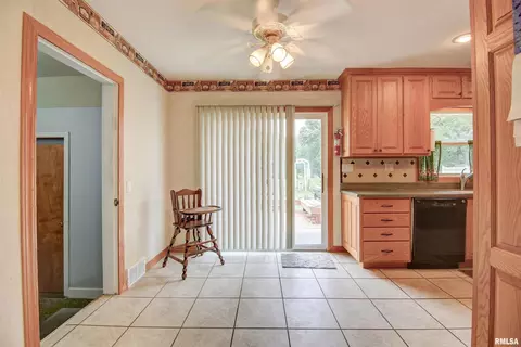 1705 Circle Dr E, Clinton, IA 52732 photo 5