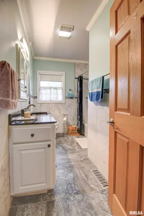 1705 Circle Dr E, Clinton, IA 52732 photo 10
