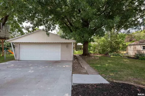 3527 38th St, Moline, IL 61265 photo 13