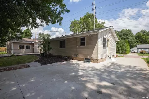 3527 38th St, Moline, IL 61265 photo 4