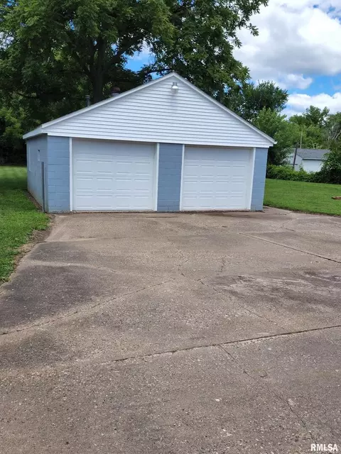 3825 47th Ave, Moline, IL 61265 photo 4