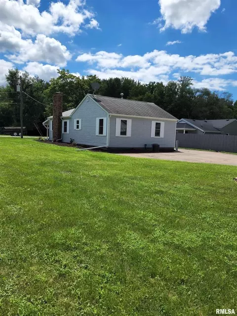 3825 47th Ave, Moline, IL 61265 photo 3