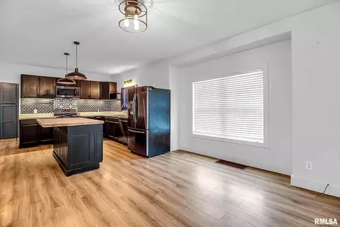 506 Grant St, Dowell, IL 62927 photo 4