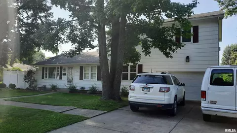 1607 W Maplewood St, Marion, IL 62959 photo 2