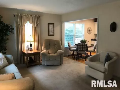 1607 W Maplewood St, Marion, IL 62959 photo 5