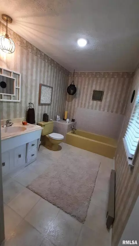 1607 W Maplewood St, Marion, IL 62959 photo 9