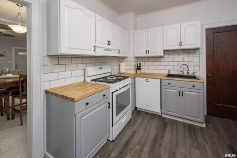 2020 3rd St, Moline, IL 61265 photo 5