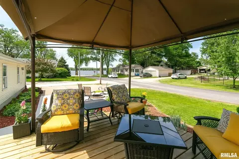 104 4th St, Hampton, IL 61256 photo 3