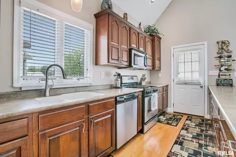 104 4th St, Hampton, IL 61256 photo 9