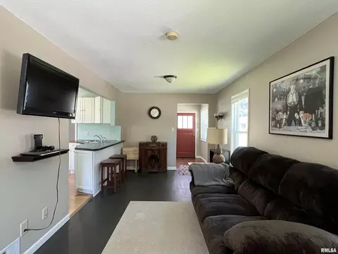3203 4th St, Moline, IL 61265 photo 8
