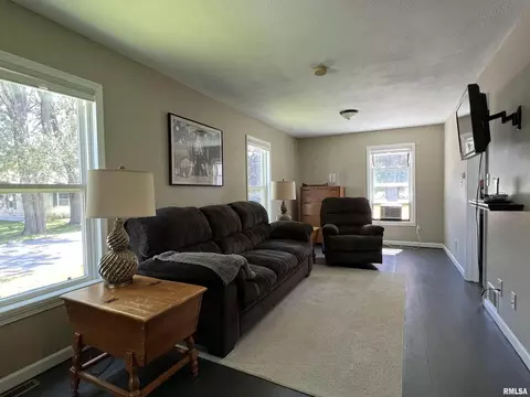 3203 4th St, Moline, IL 61265 photo 5