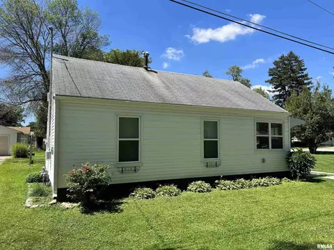 3203 4th St, Moline, IL 61265 photo 2