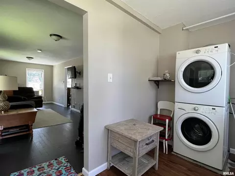 3203 4th St, Moline, IL 61265 photo 3