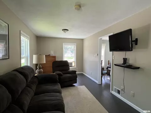 3203 4th St, Moline, IL 61265 photo 6