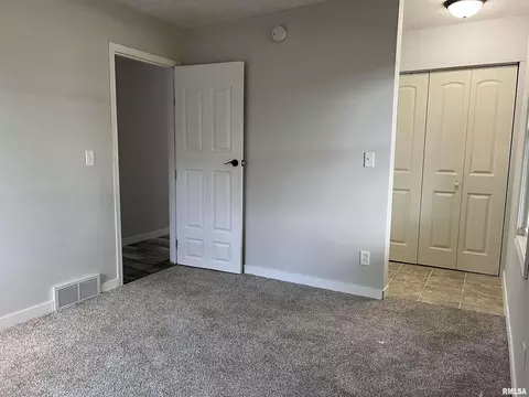 2014 9th St, Moline, IL 61265 photo 6
