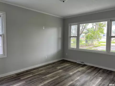 2014 9th St, Moline, IL 61265 photo 4