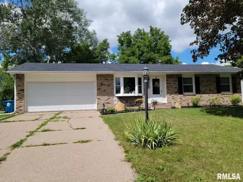 206 S Parkview Dr, Eldridge, IA 52748 photo 1