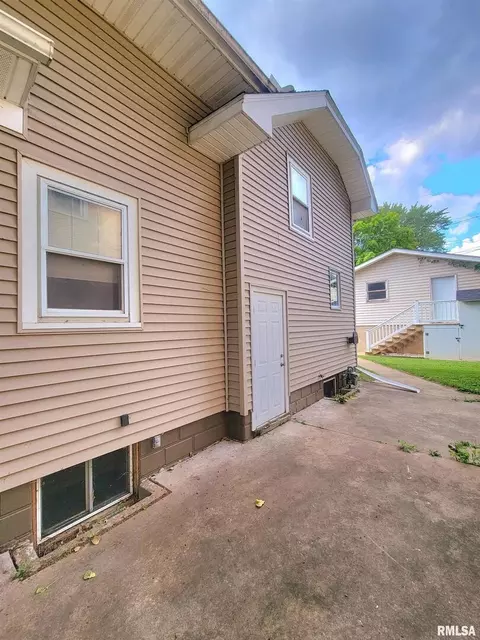 2419 12th Ave, Moline, IL 61265 photo 5