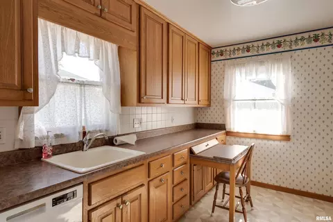 1115 48th St, Moline, IL 61265 photo 6