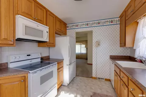 1115 48th St, Moline, IL 61265 photo 7