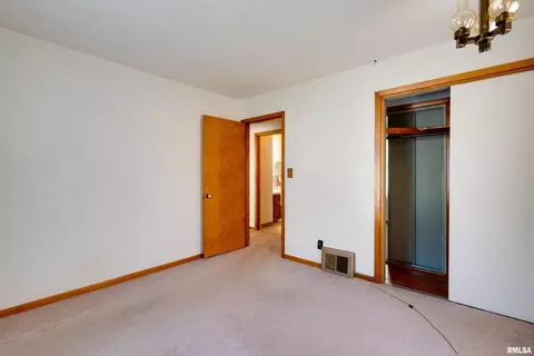 1115 48th St, Moline, IL 61265 photo 10