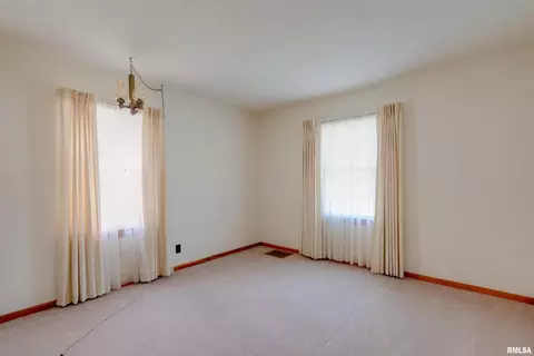1115 48th St, Moline, IL 61265 photo 9
