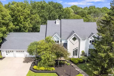 940 Prince Phillip Dr, Dubuque, IA 52003