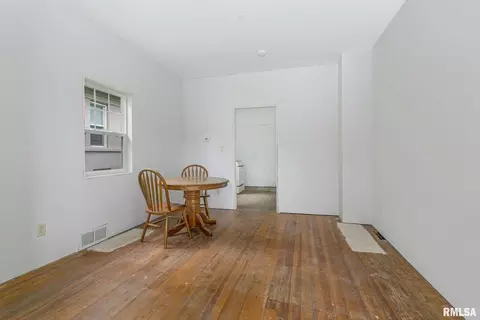 142 5th St, Silvis, IL 61282 photo 5