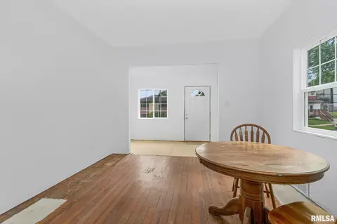 142 5th St, Silvis, IL 61282 photo 4