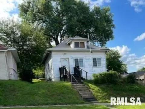 142 5th St, Silvis, IL 61282 photo 2