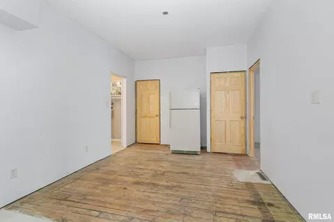 142 5th St, Silvis, IL 61282 photo 6