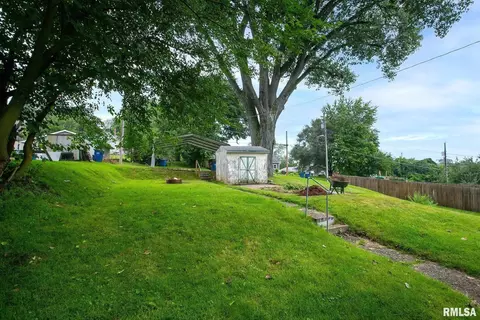 142 5th St, Silvis, IL 61282 photo 16