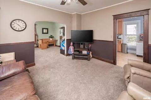 2028 14th St, Moline, IL 61265 photo 4